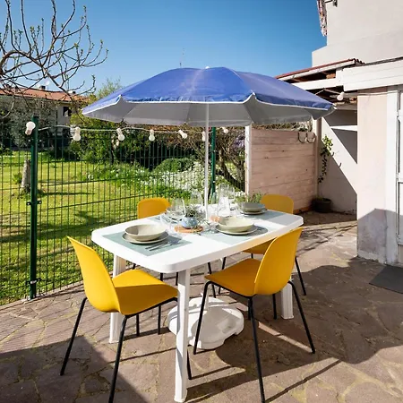 Semesterbostad Gaia House-beach-center-free Parking! *